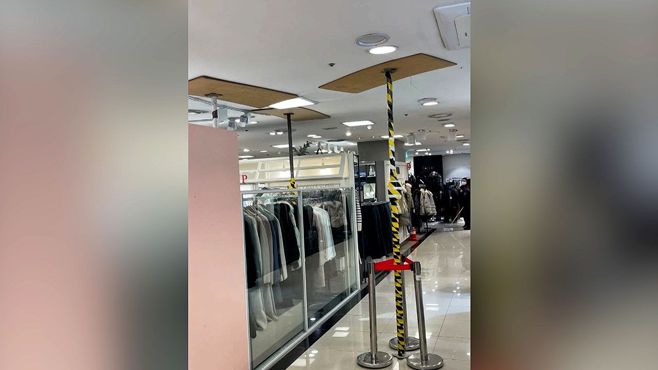 천장 균열 NC 백화점 야탑점, 무기한 영업 중단 천장 균열 NC 백화점 야탑점, 무기한 영업 중단